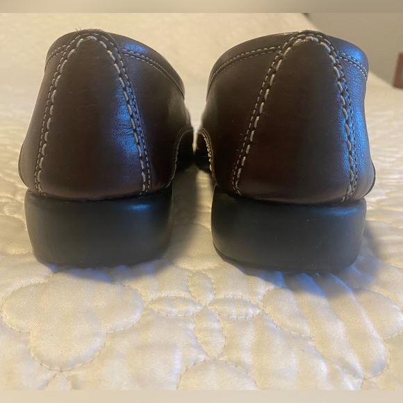 Naturalizer brown loafer in size 9 wide. Gently used but in good condition. - Picture 4 of 9